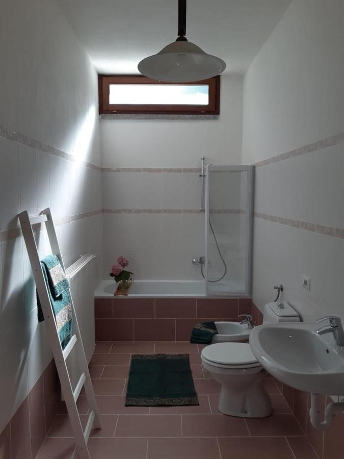 Big Apartment With Lake View And Two Bedrooms Sala Comacina Extérieur photo