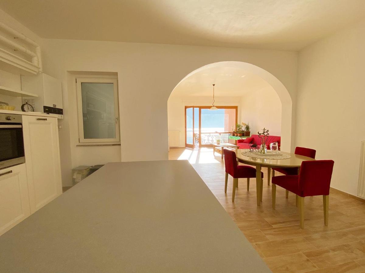 Big Apartment With Lake View And Two Bedrooms Sala Comacina Extérieur photo